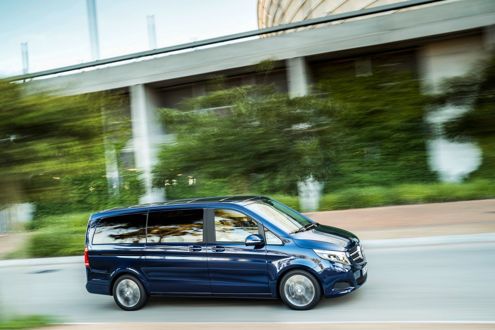 The Mercedes Benz V Class Balances Between Luxurious People Carrier And Utilitarian Hauler The 6697