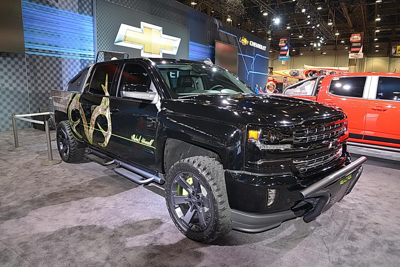 Chevrolet Silverado Realtree Bone Collector | 2015 SEMA - The Fast Lane ...