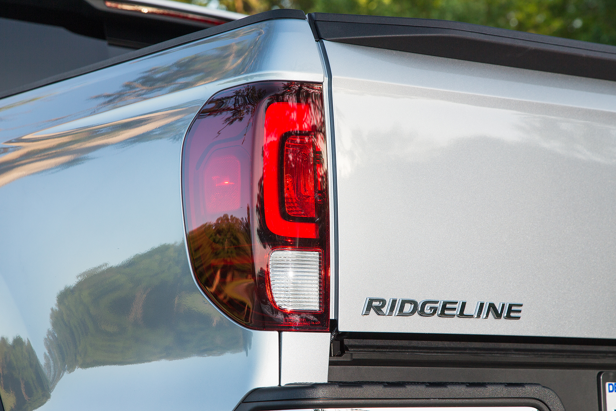 Honda ridgeline store tail light