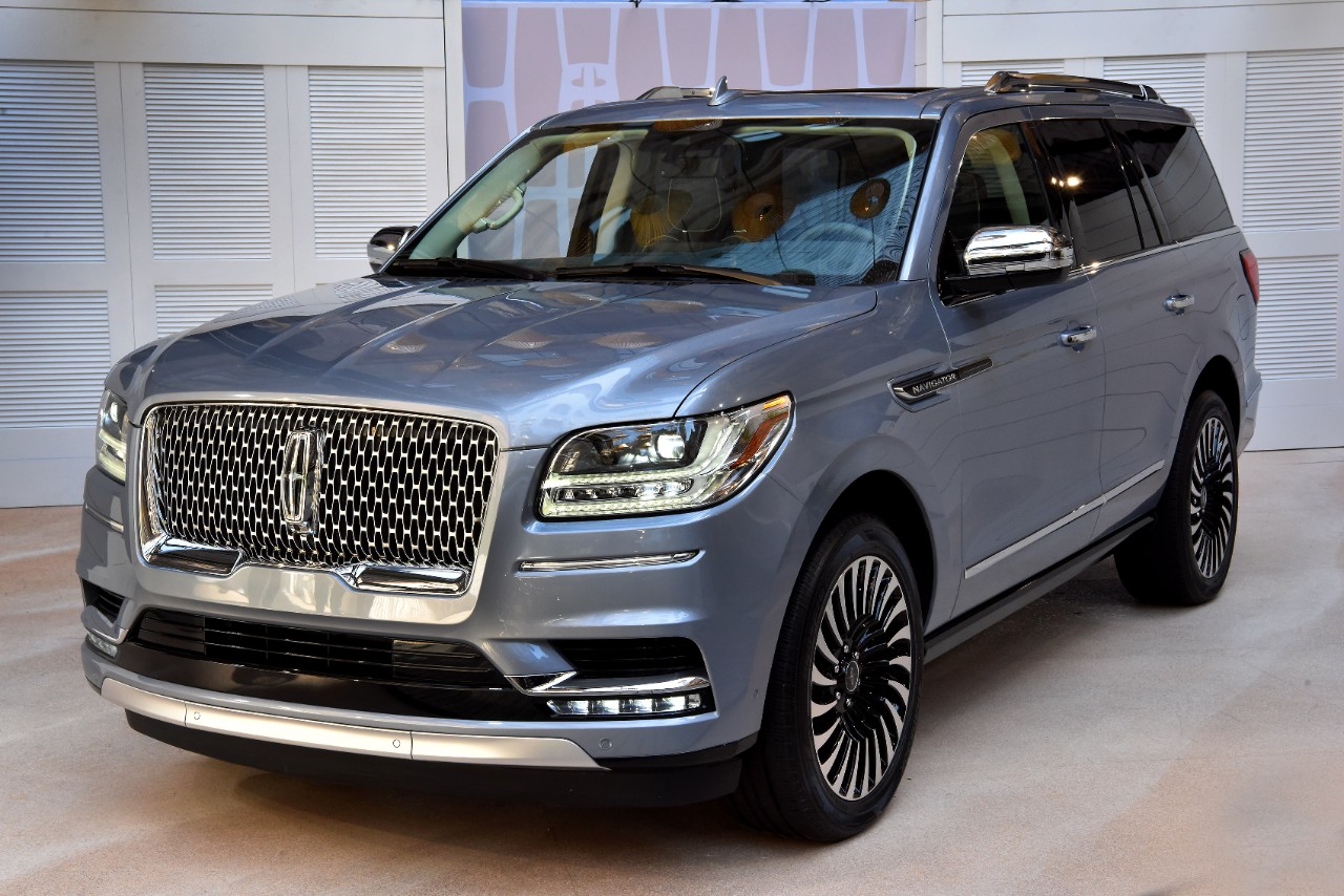 2018 Lincoln Navigator Debuts with 450 HP and Ultra-Lux Interior ...