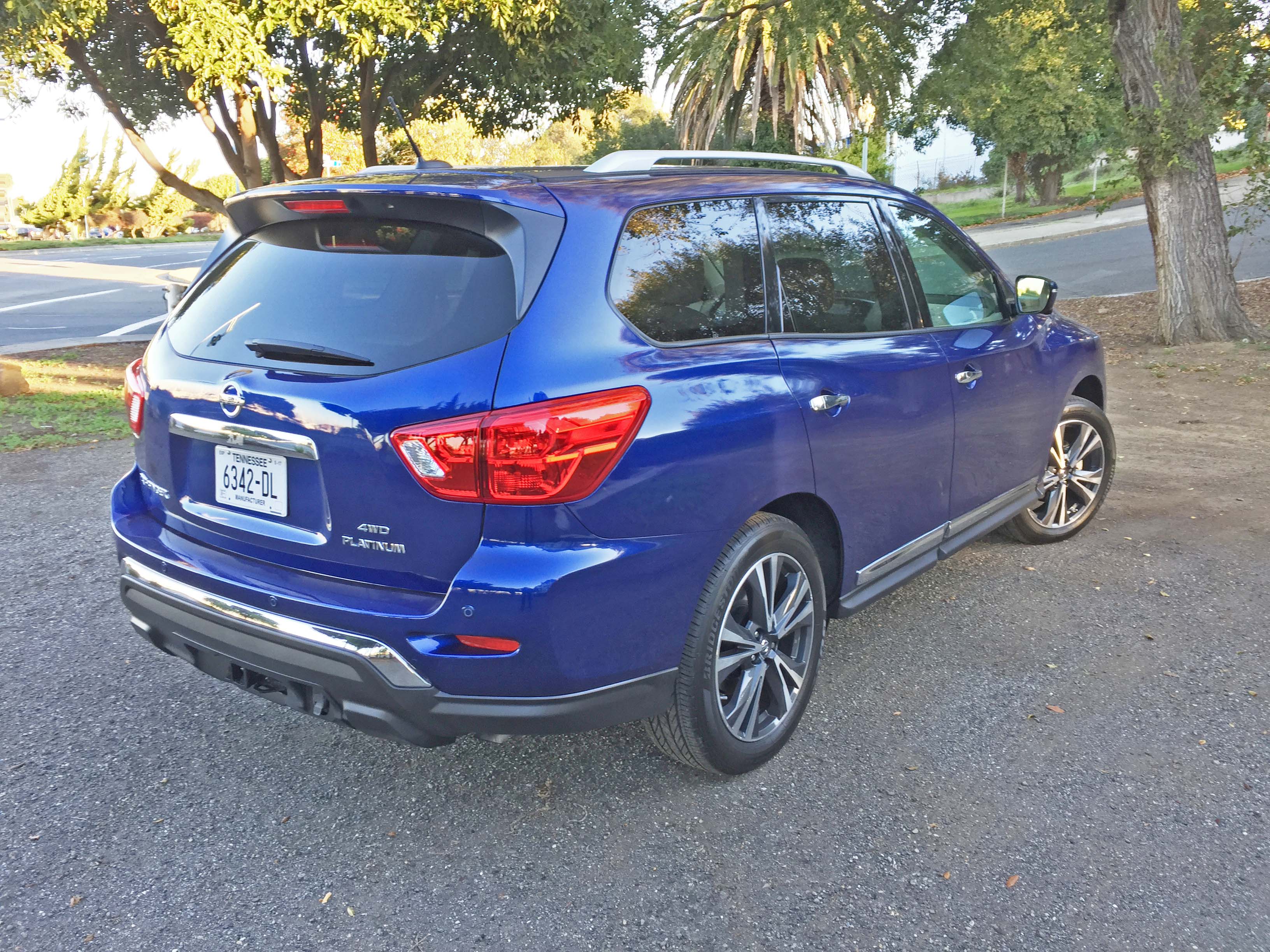 Nissan Pathfinder RSR - The Fast Lane Truck