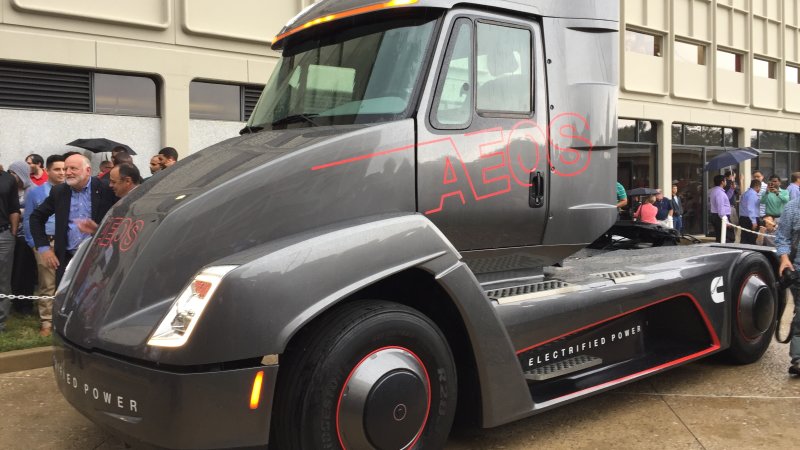 Surprise Cummins Unveils An All Electric Semi Truck Ahead