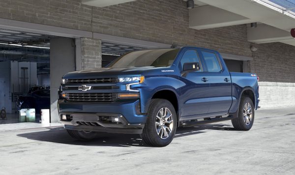 Ram 1500 eTorque Hybrid V8 vs Chevy Silverado V8 with New Cylinder ...