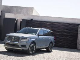 Reviewed: Is the 2018 Lincoln Navigator Really Worth $100K?
