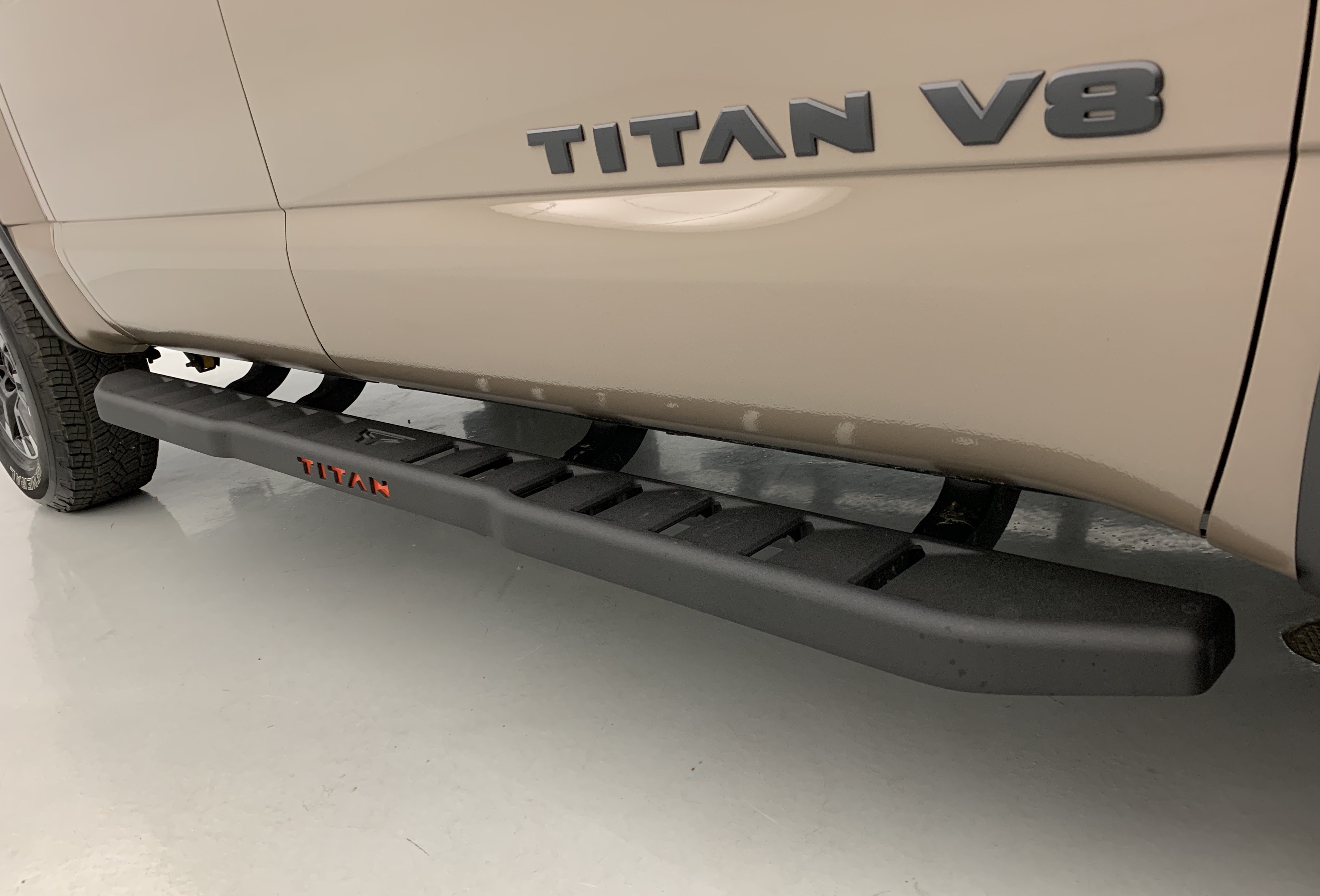 2021 nissan titan running boards