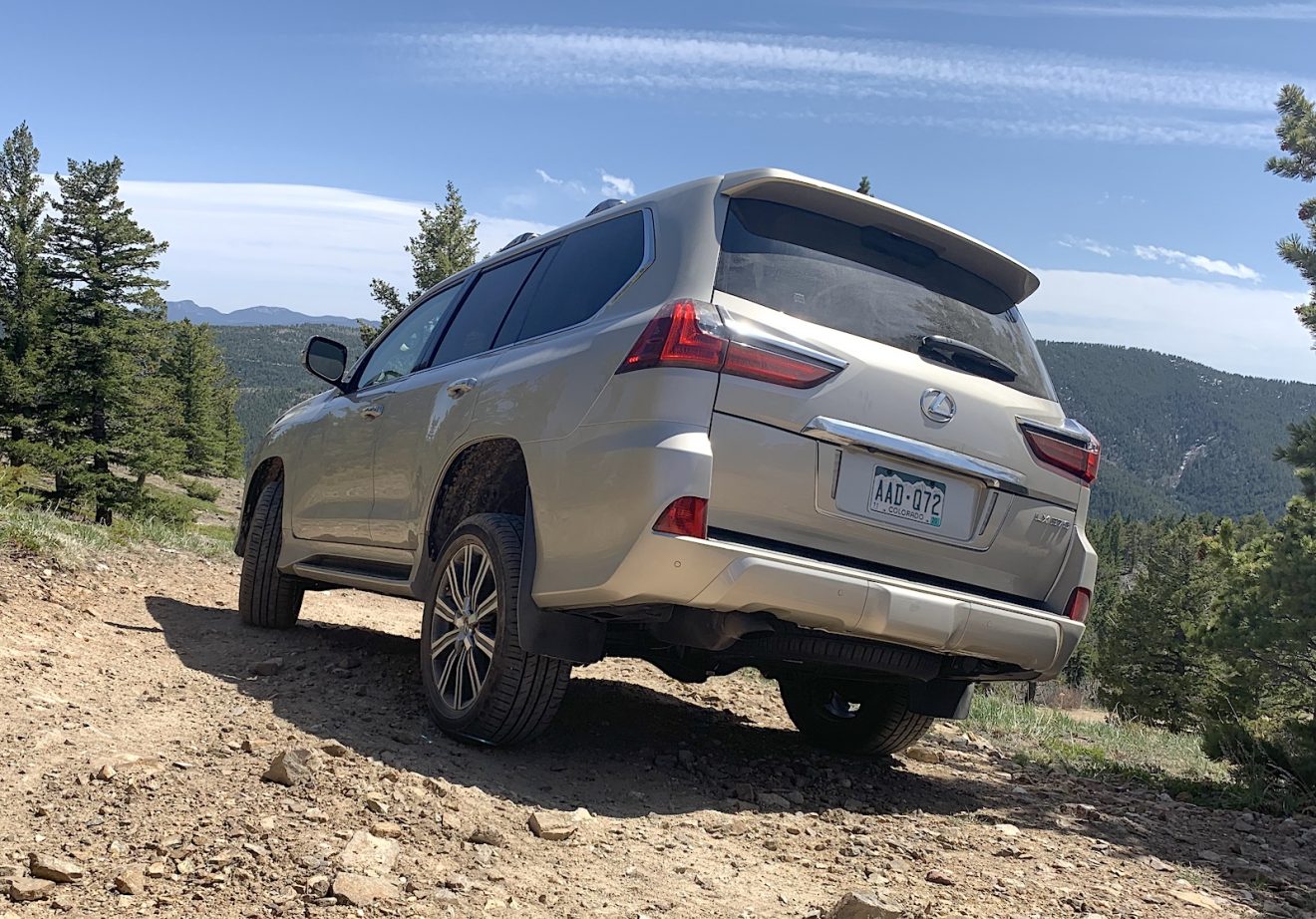 2020 Ford Expedition FX4 vs Lexus LX 570: I Take Two Big SUVs Off-Road ...