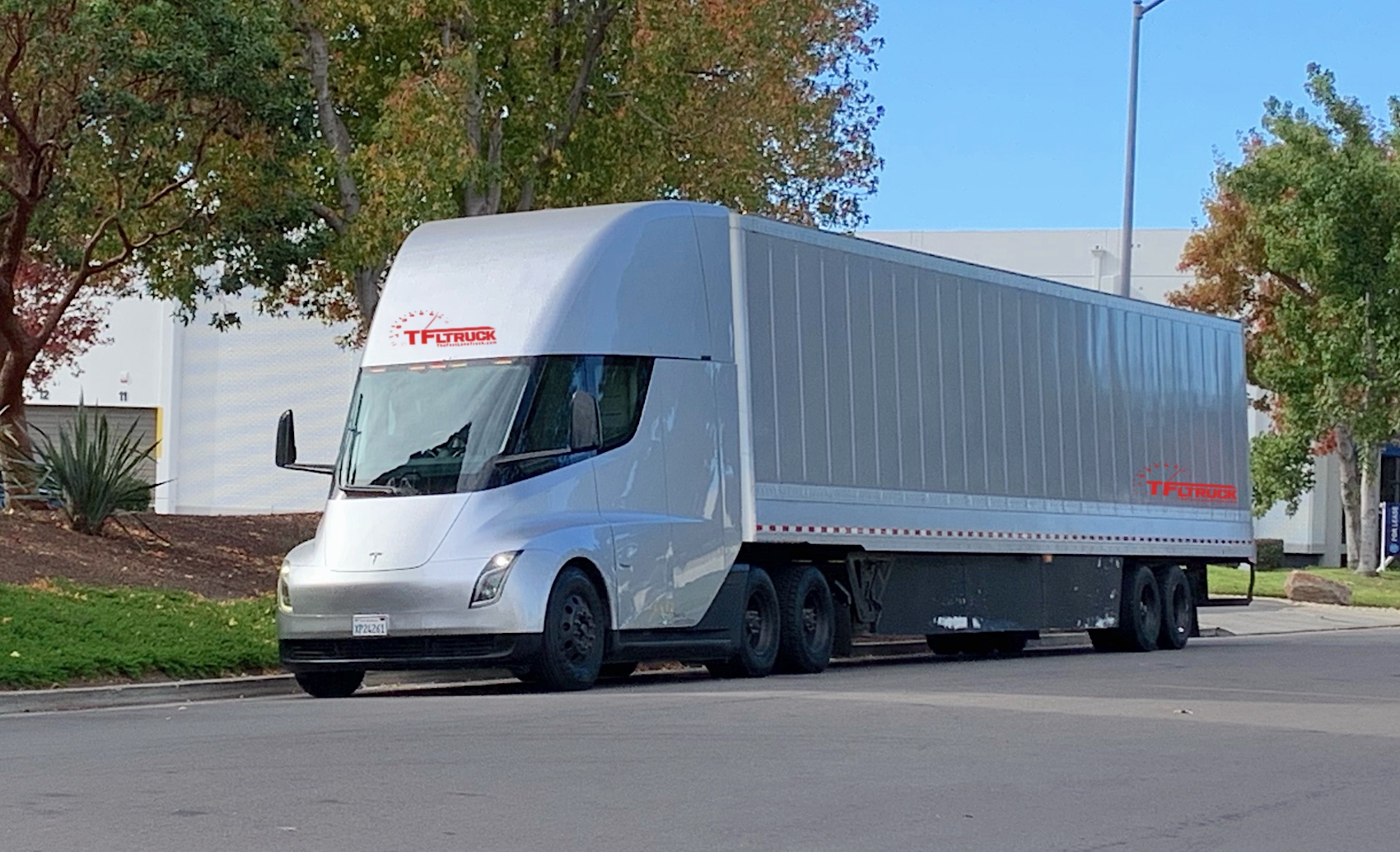 Tesla Semi - The Fast Lane Truck