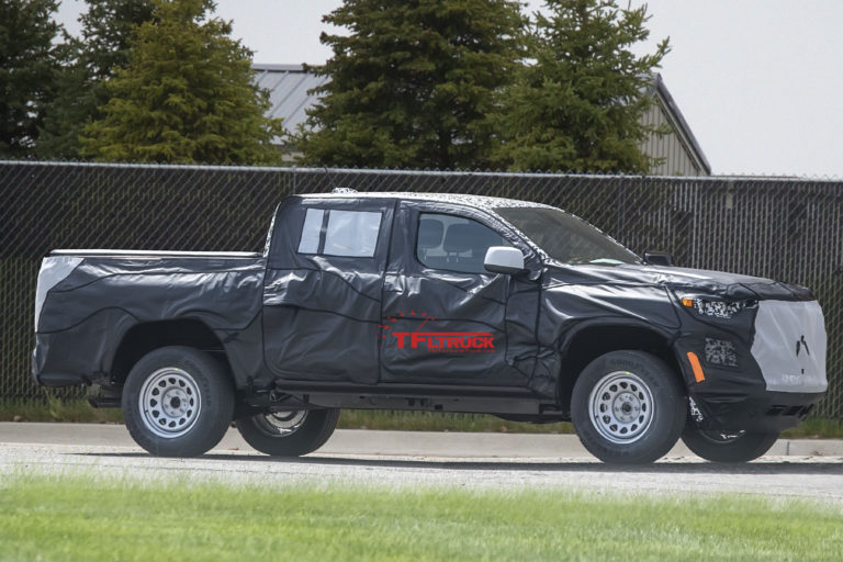 spied-video-next-gen-2023-chevy-colorado-prototype-be-the-first-to